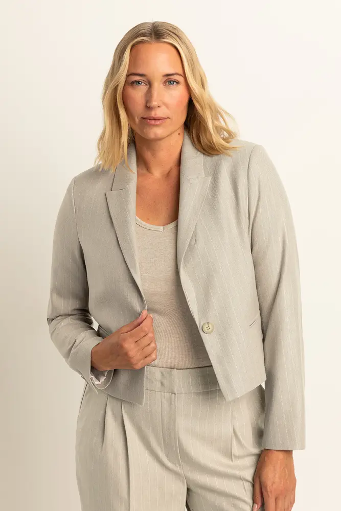 Cropped blazer