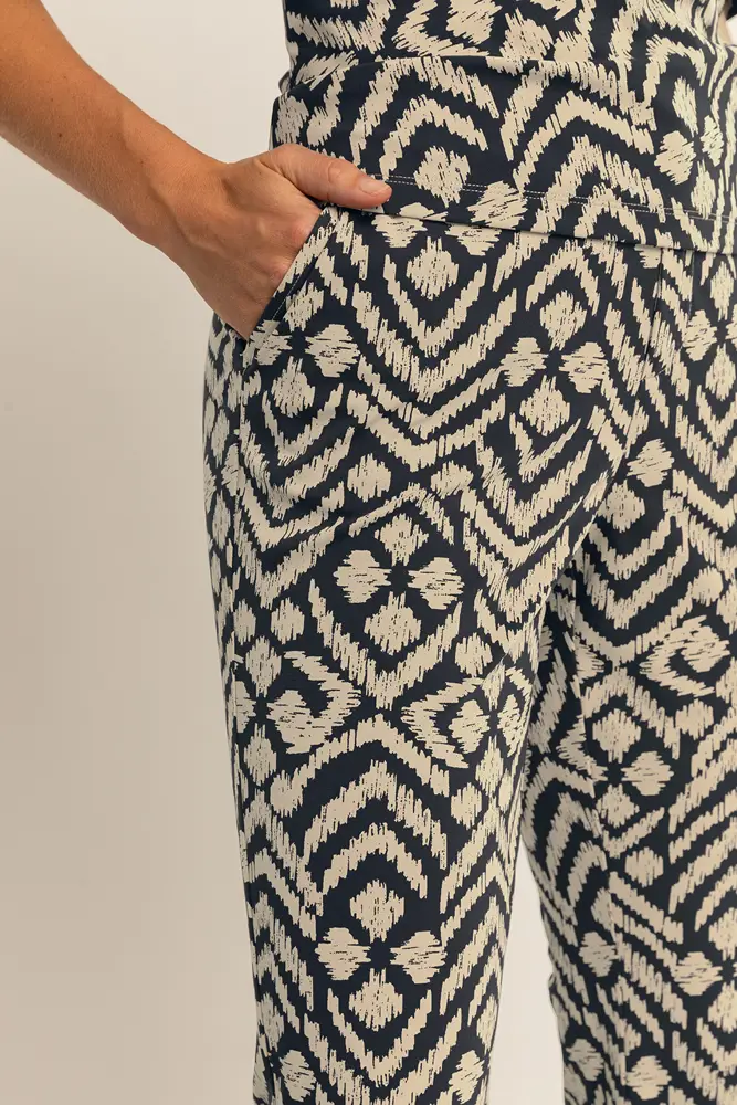 Flared travel broek