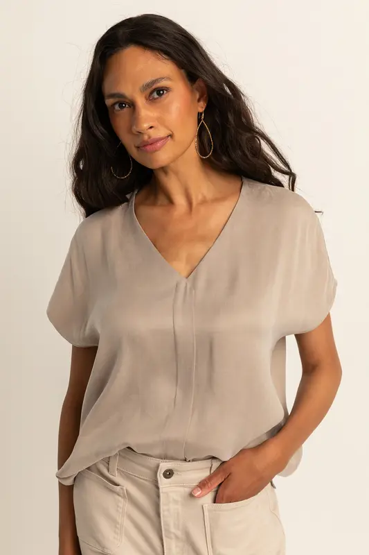 Soepelvallende V-hals top
