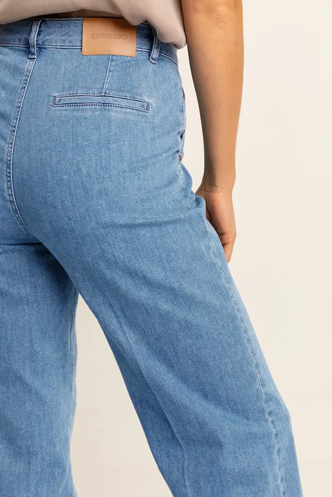 Wide leg jeans