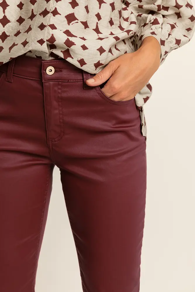 Coated skinny jeans