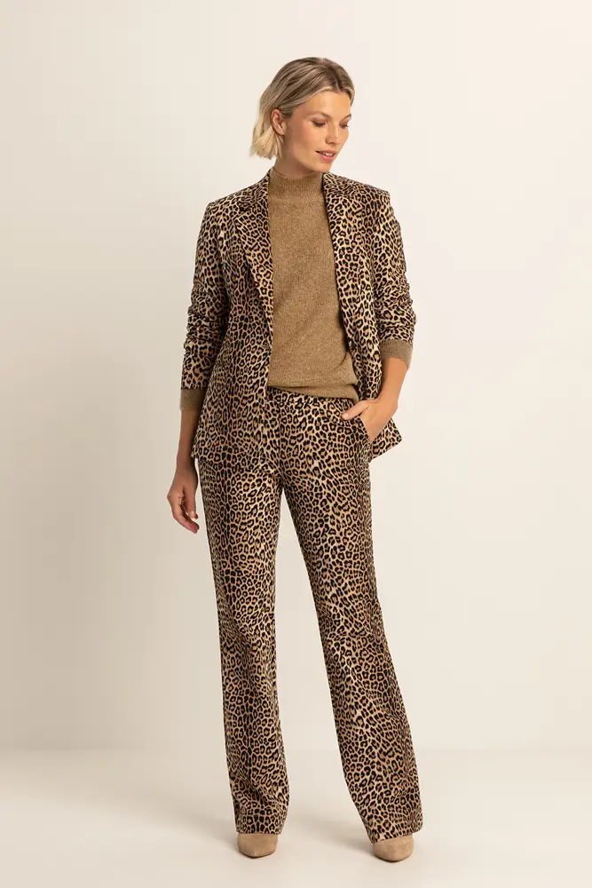Flared travelbroek met luipaardprint