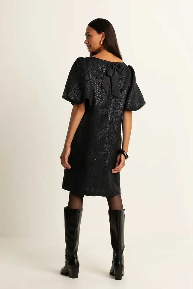 Jacquard jurk met pofmouwen
