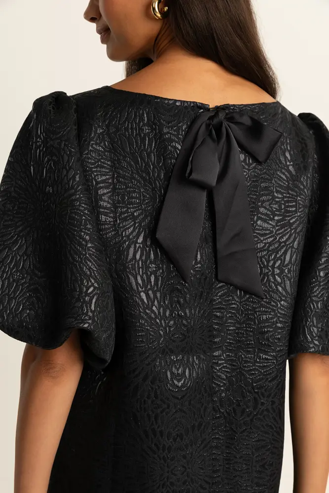 Jacquard jurk met pofmouwen
