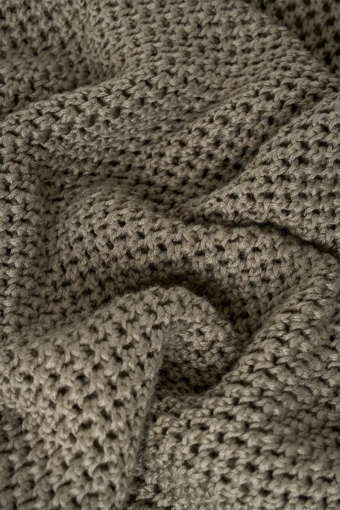 Trui met kantdetail