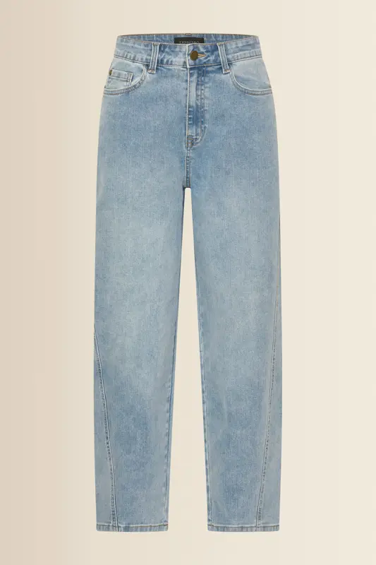 Loose-fit jeans