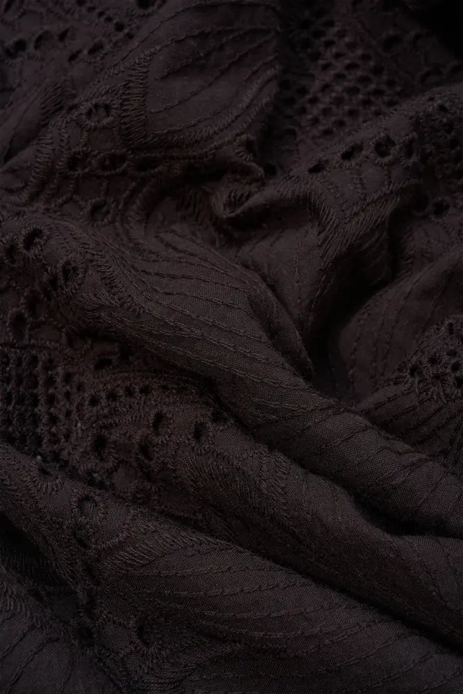 Broderie blouse