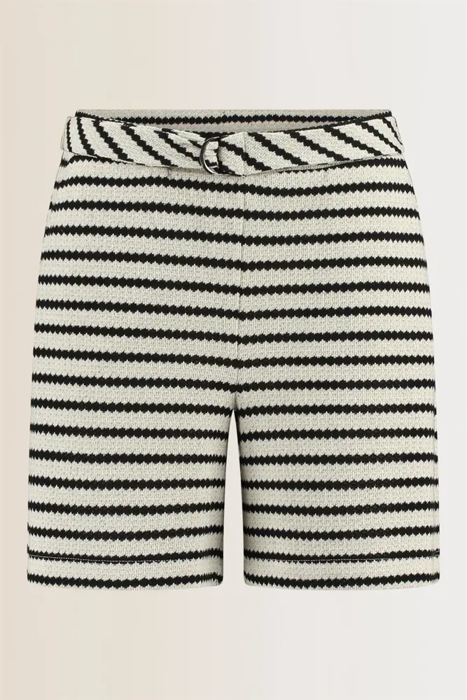 Short met structuurstrepen