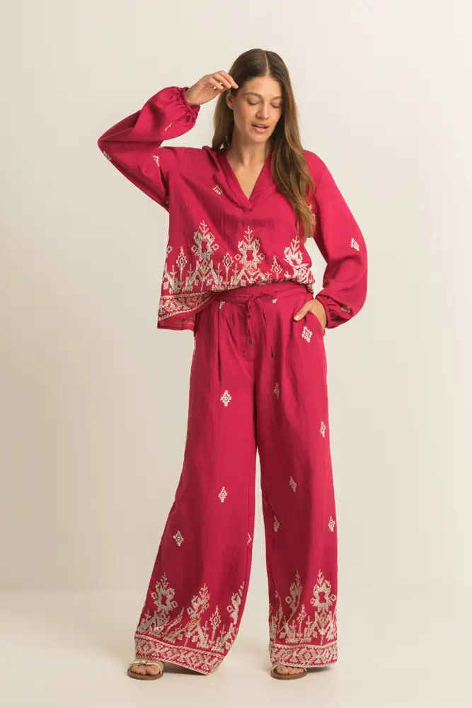 Broek met geborduurde details