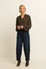 Donkerblauwe jeans met deelnaden