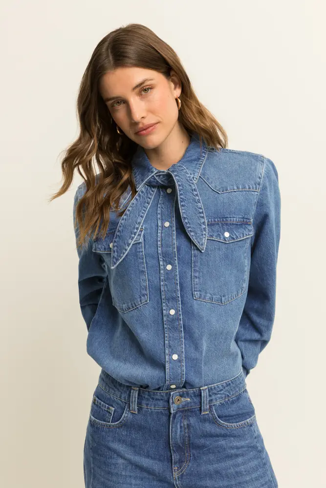 Denim blouse met strikdetail
