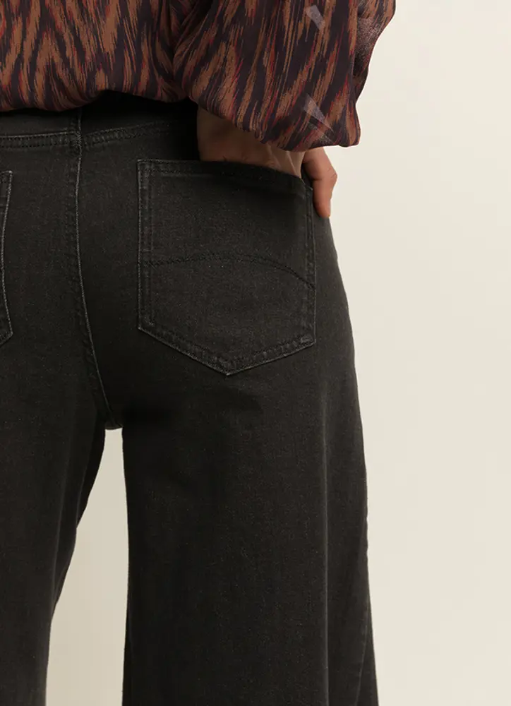 Wide leg jeans met strikceintuur
