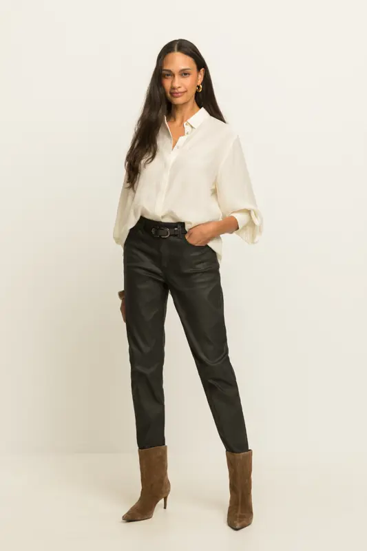 Zwarte slim fit broek met coating