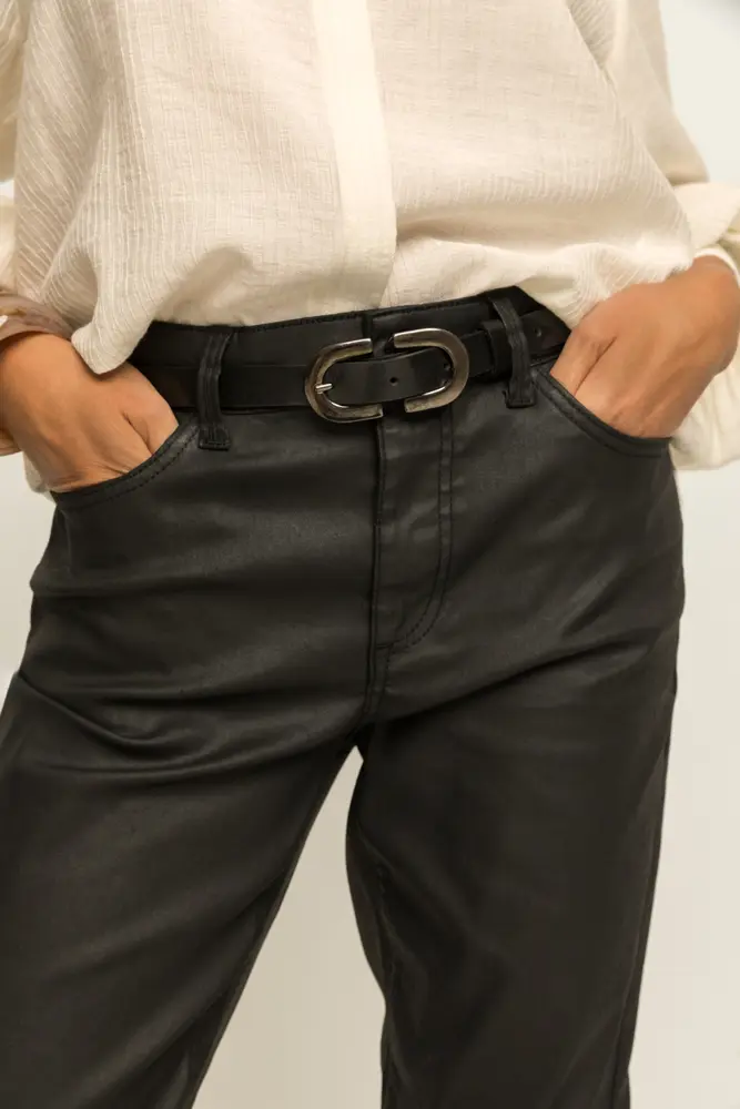 Zwarte slim fit broek met coating