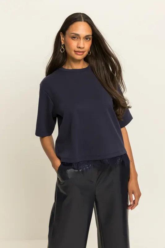 Top met kanten detail