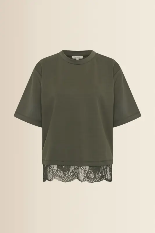 Top met kanten detail