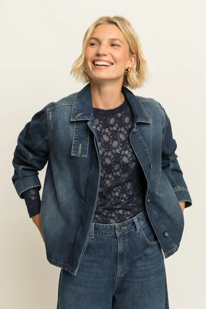 Denim jasje met contrasterende stiksels