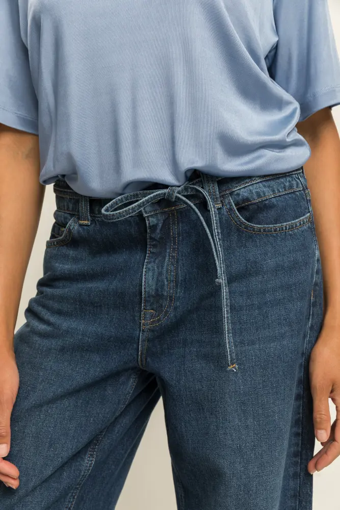 Wide leg jeans met strikceintuur